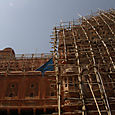 Hawa  Mahal rakennustelineissä Jaipurissa