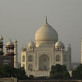 Taj Mahal auringonlaskussa