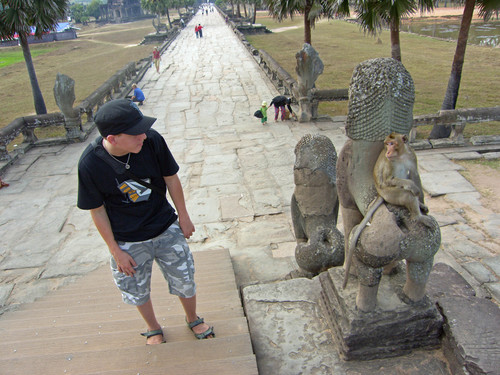 Santtu ja Angkor Watin apina