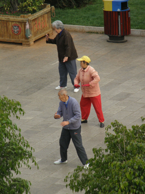 Aamuvoimistelua puistossa, Kunming
