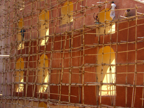 Jantar Mantar ja rakennustelineet